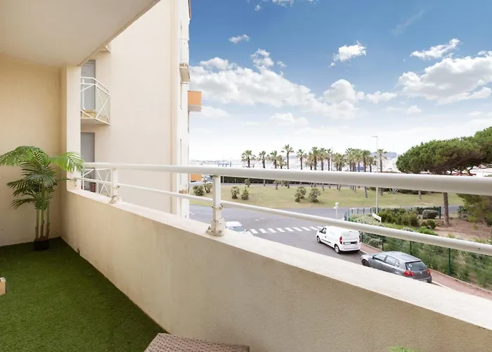 Marina Bay Modern 100m From La Conque